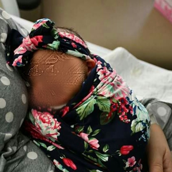 Floral swaddle and headband set - Picture 2 of 2